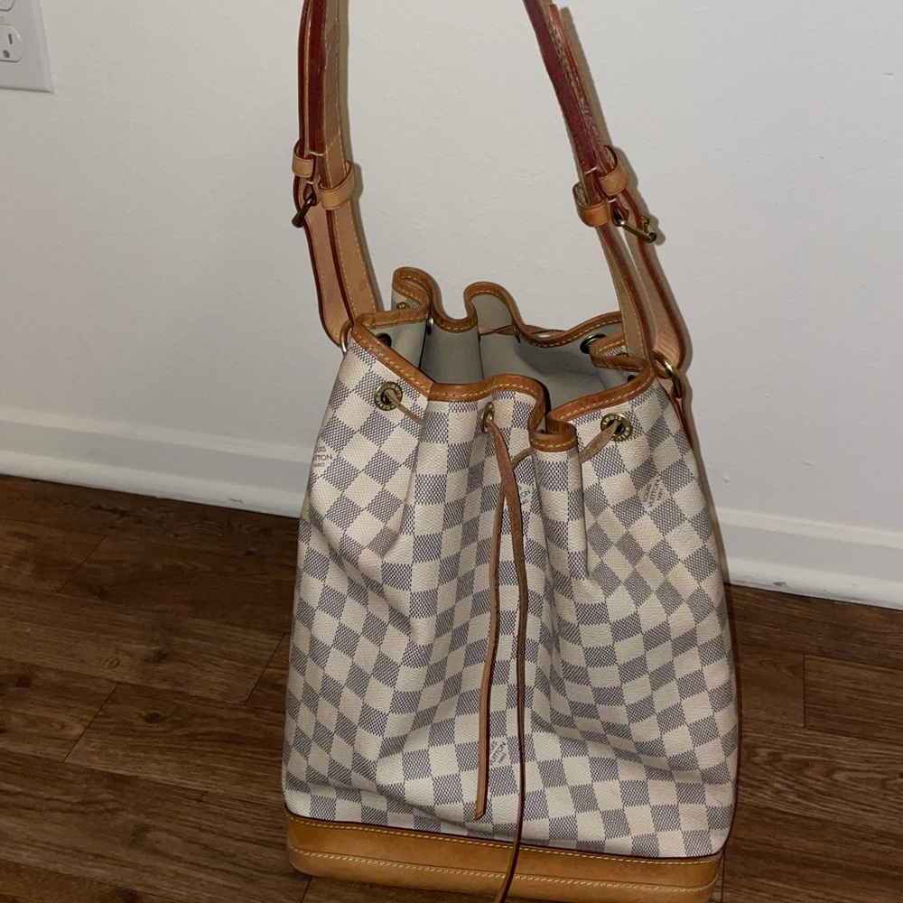 Louis Vuitton purse